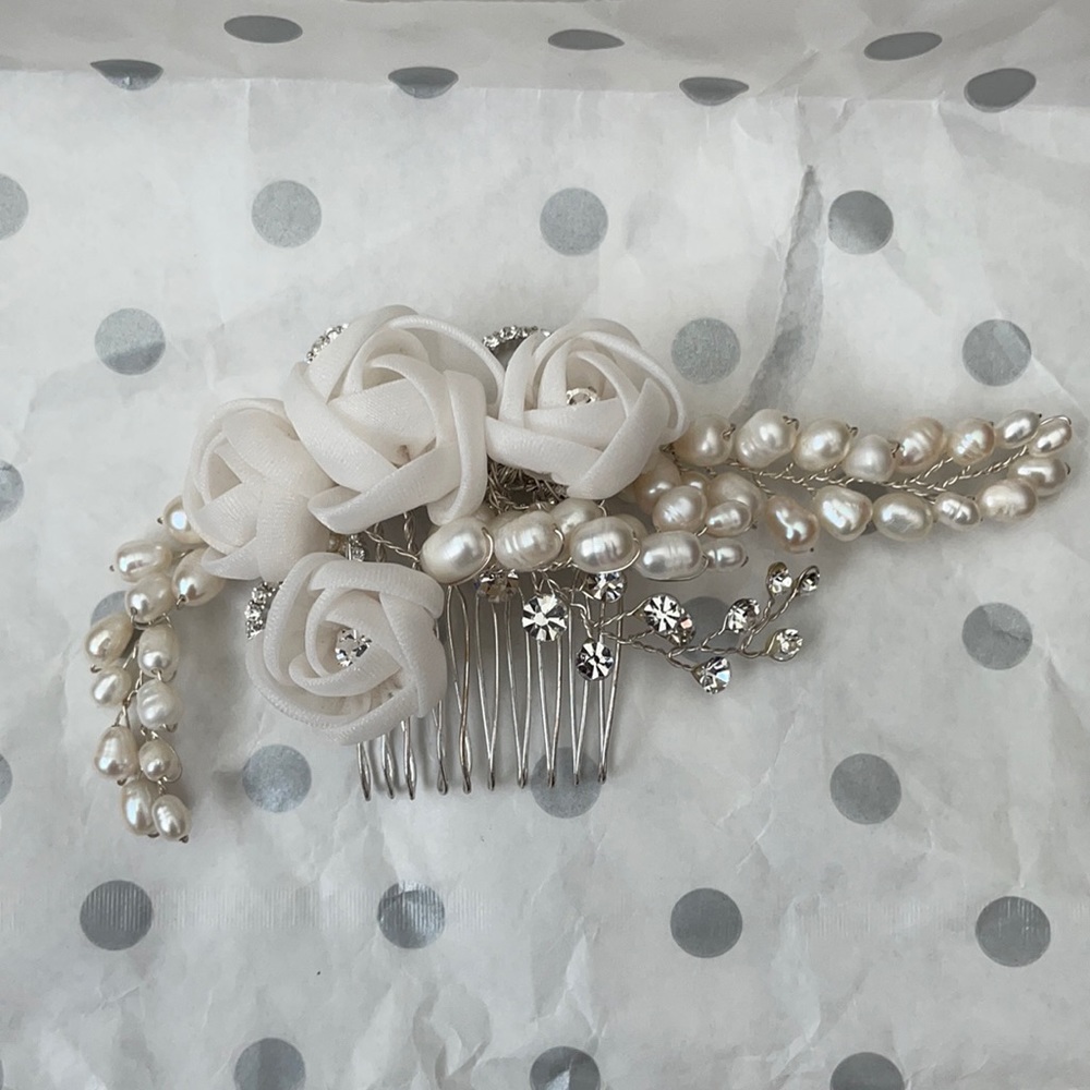 Bridal hair comb from Sofia Bella Bridal